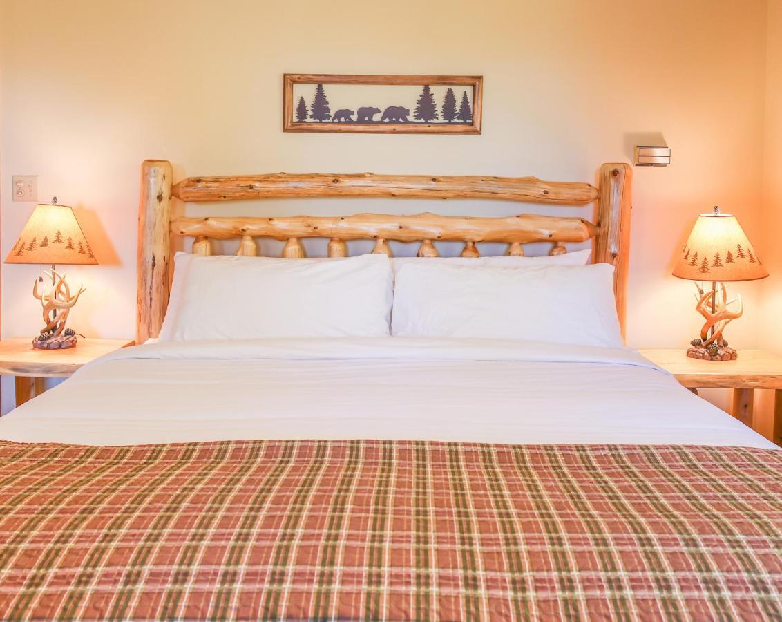 Outland Chalet & Suites Great Smoky Mountains Whittier Chambre photo