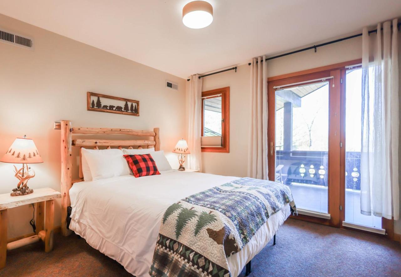 Outland Chalet & Suites Great Smoky Mountains Whittier Chambre photo