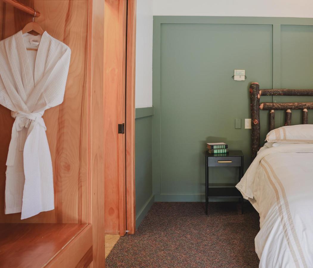 Outland Chalet & Suites Great Smoky Mountains Whittier Extérieur photo