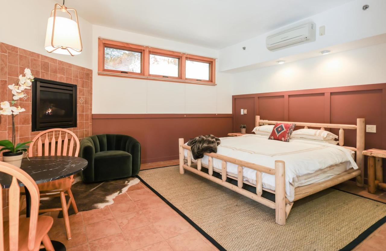Outland Chalet & Suites Great Smoky Mountains Whittier Extérieur photo