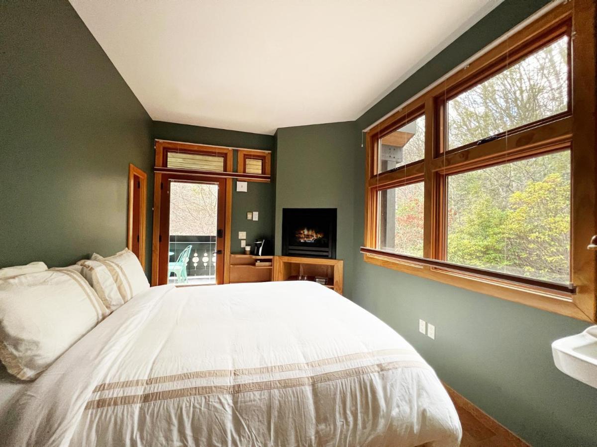Outland Chalet & Suites Great Smoky Mountains Whittier Extérieur photo